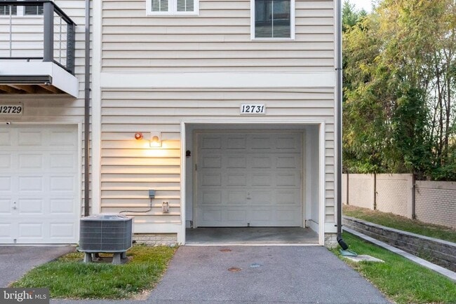Building Photo - 12731 Vuillard St