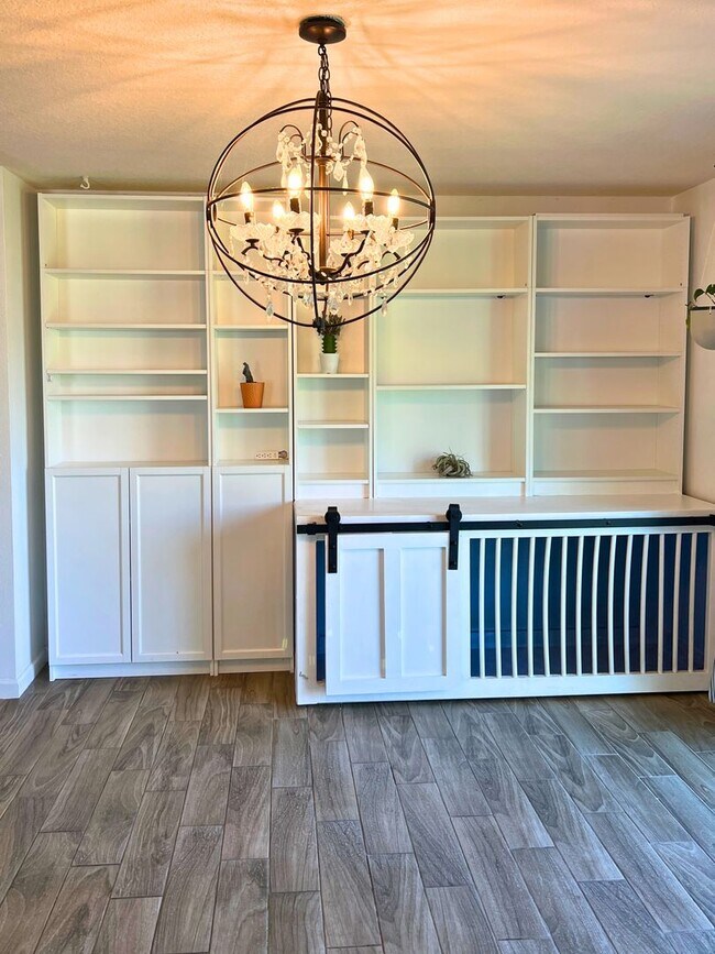 Building Photo - Stylish 4-Bedroom Home with Fenced Yard – ...