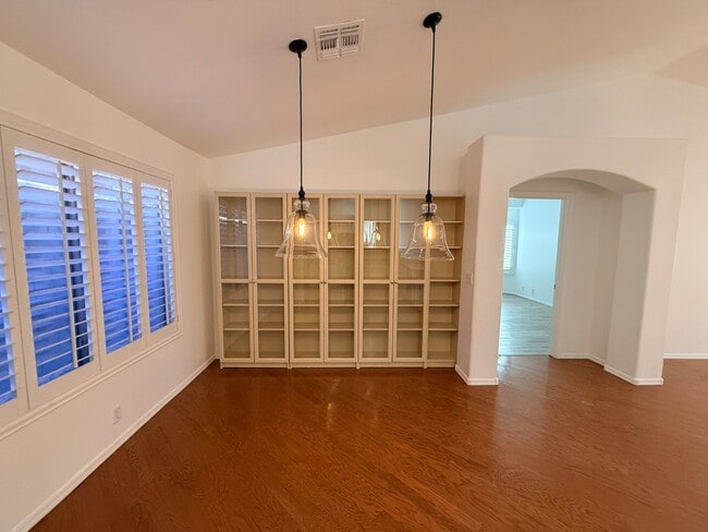 Building Photo - 6061 E Rochelle St