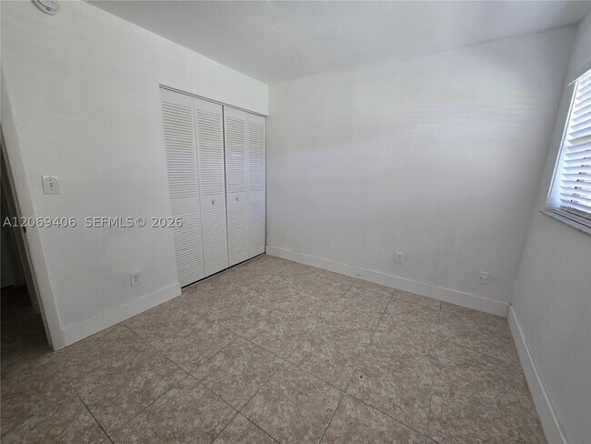 Building Photo - 3396 Foxcroft Rd