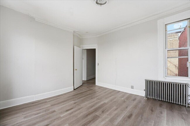 Building Photo - 335 47th St