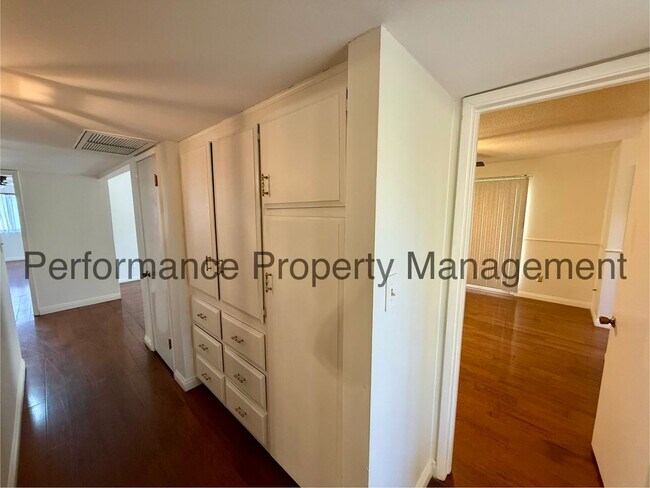 Building Photo - 2508 Prestwick Ct