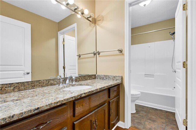 Building Photo - 2755 Janet St