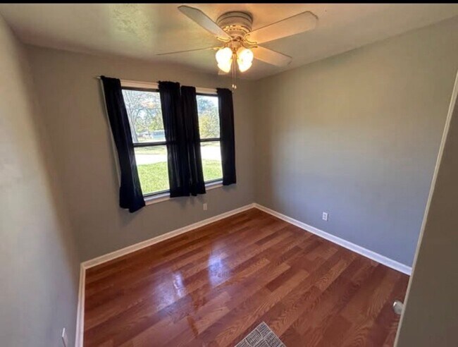 Building Photo - 5565 Minosa Cir E