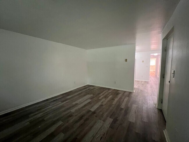 Building Photo - 1714 Hickorydale Dr