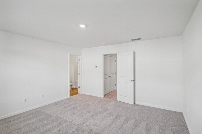 Building Photo - Fantastic 3bd/2ba home! Let yourself in!