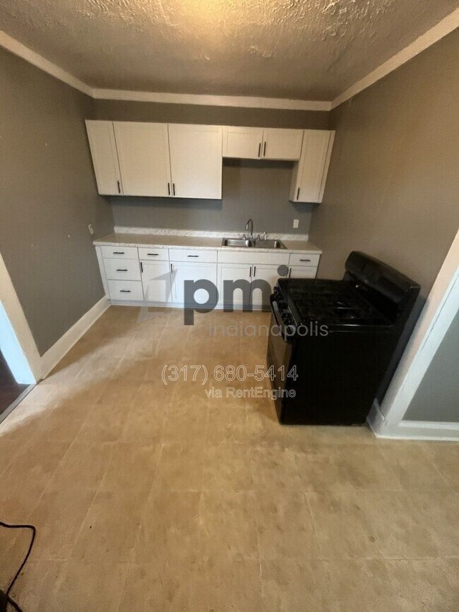 Building Photo - 213 1/2 S Madison Ave