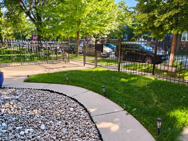 Building Photo - 4941 N Drake Ave