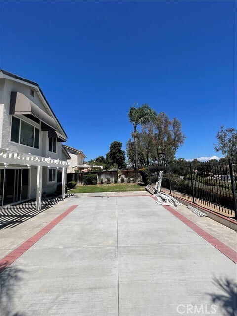 Building Photo - 41572 Willow Run Rd