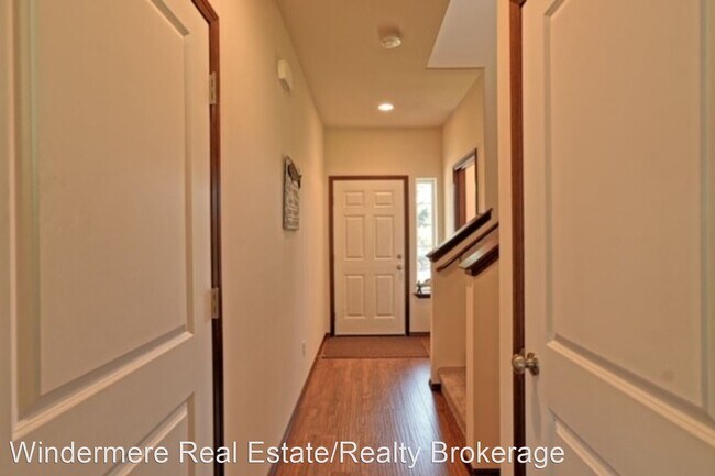 Building Photo - 3 br, 2.5 bath House - 6929 61st Dr NE