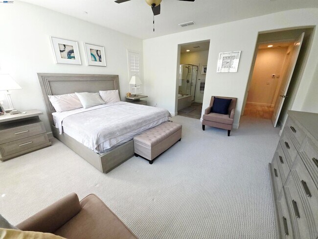 Building Photo - 2488 Remy Cantos Dr