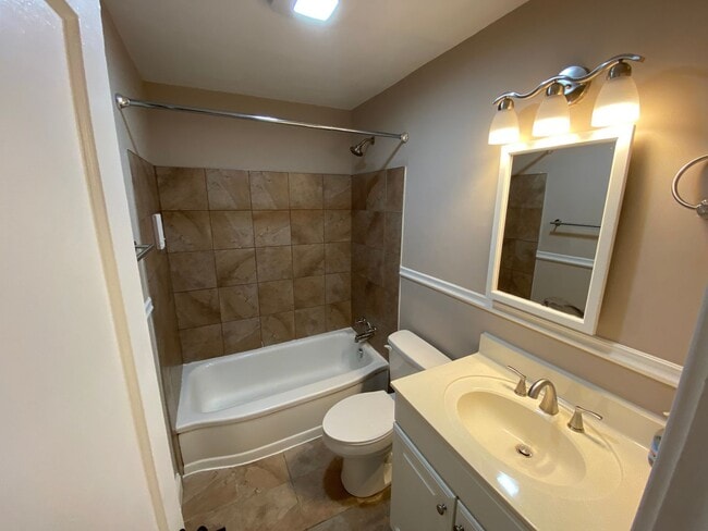 Building Photo - Cozy Ranch style home located in the Sedgefield Community !