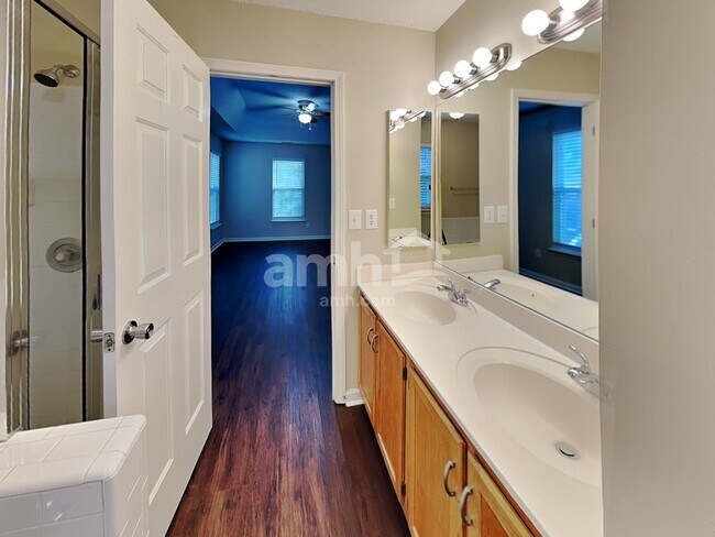 Building Photo - 13324 Damson Dr