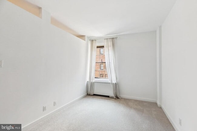 Building Photo - 219 S 18th St