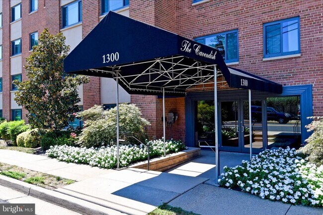 Building Photo - 1300 S Arlington Ridge Rd