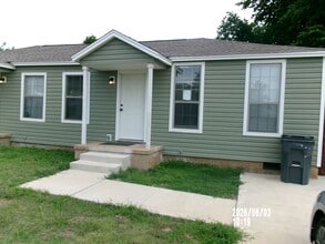Building Photo - Charming 2-Bedroom, 1-Bath Duplex Near Cameron University