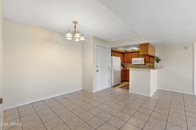 Building Photo - 540 N May