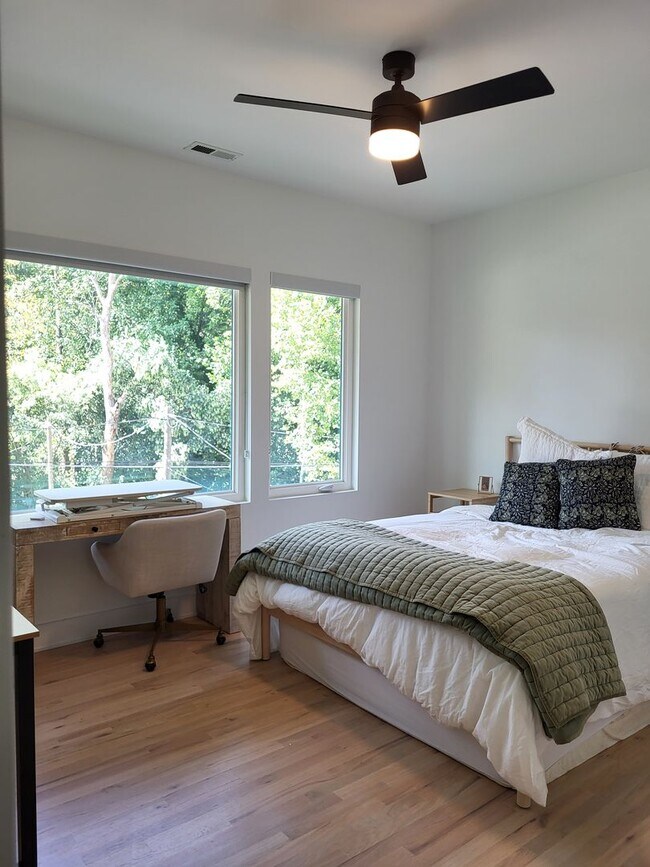 Building Photo - Furnished home in Lincoln Heights