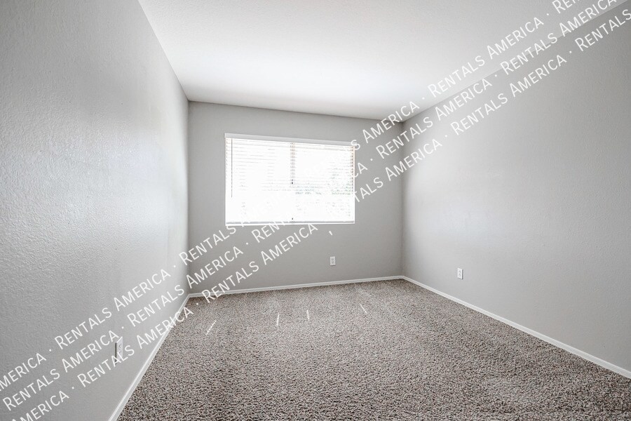 Building Photo - 2361 W Myrtle Dr