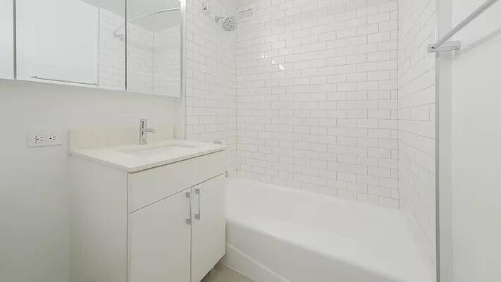 Building Photo - 448 W 37th St