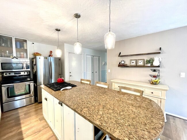 Building Photo - Spacious 6 bedroom home in Virginia Beach