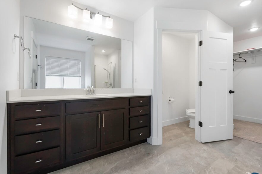 Building Photo - 12356 Eovaldi Ave
