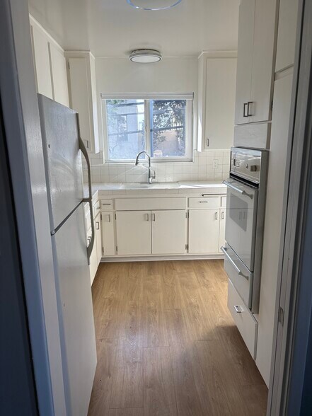 Building Photo - 510 N Van Ness Ave