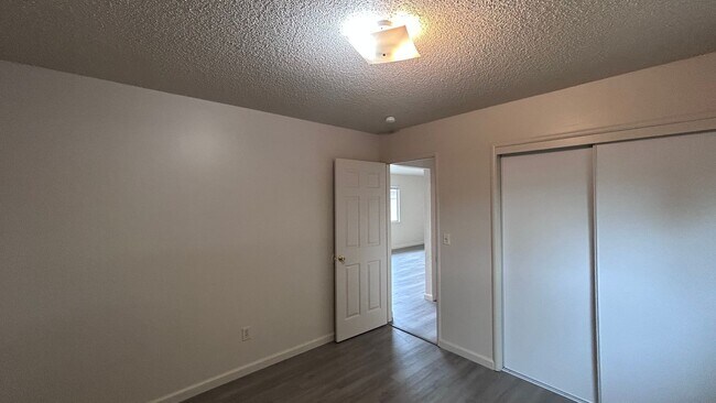 Building Photo - Water, Sewer Included