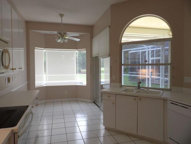 Building Photo - 557 SW New Castle Cove