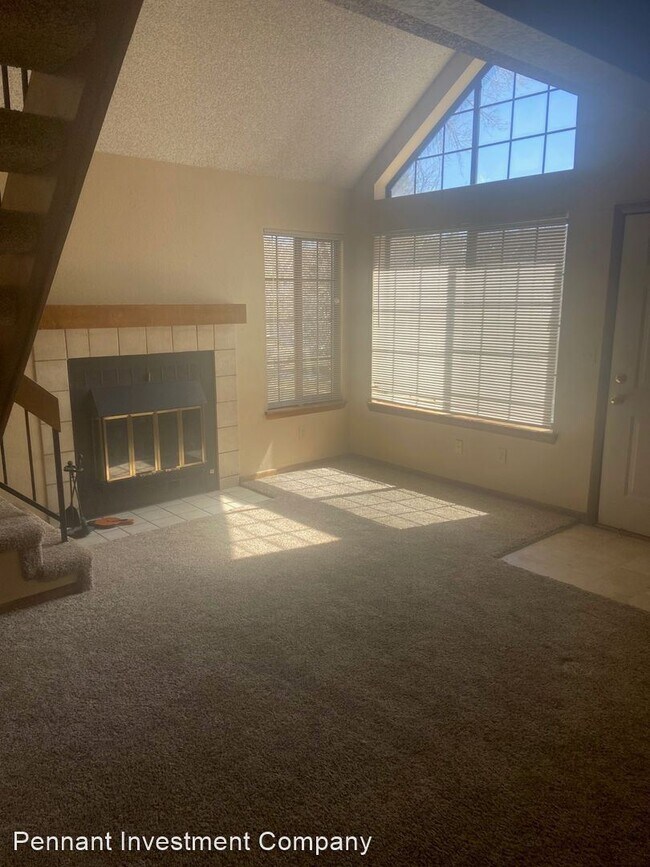 Primary Photo - 2 br, 2 bath House - 5914 Gunbarrel Ave #E