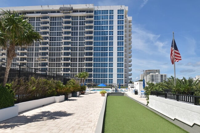 Building Photo - 525 N Ocean Blvd