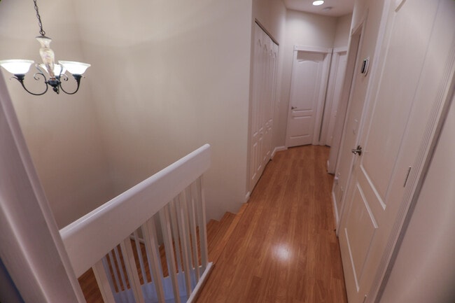 Building Photo - 266 Iris Dr