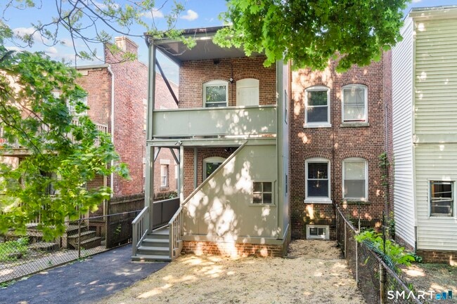Building Photo - 276 Bond St