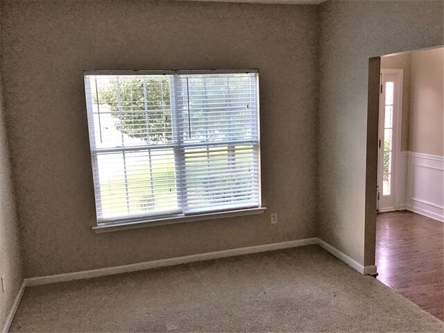 Building Photo - 1450 Grey Rock Way