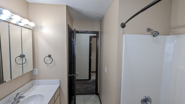 Building Photo - 3-bed home near Lake Manawa