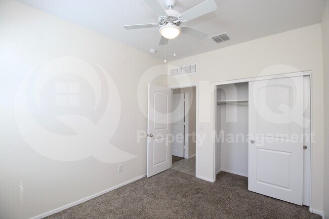 Building Photo - 1258 E Paul Dr