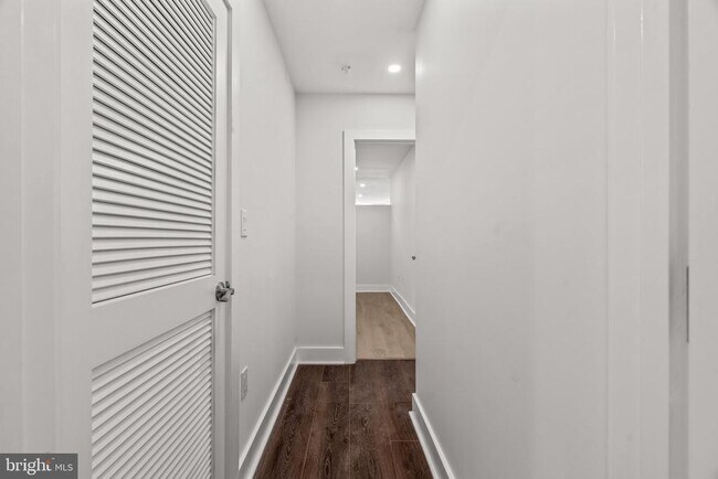 Building Photo - 253 N 3rd St