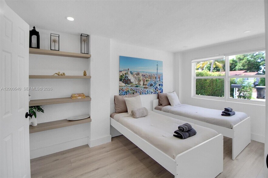 Building Photo - 18361 NE 20th Pl