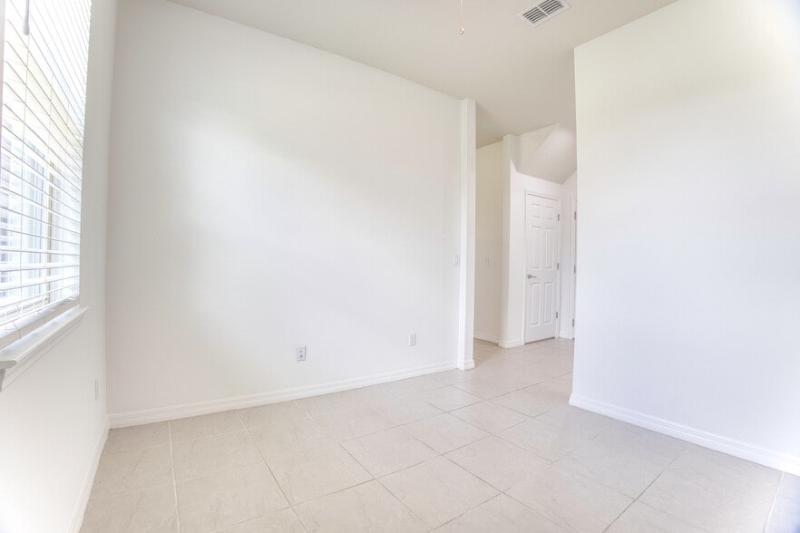 Building Photo - 5270 Brydon Woods Cir
