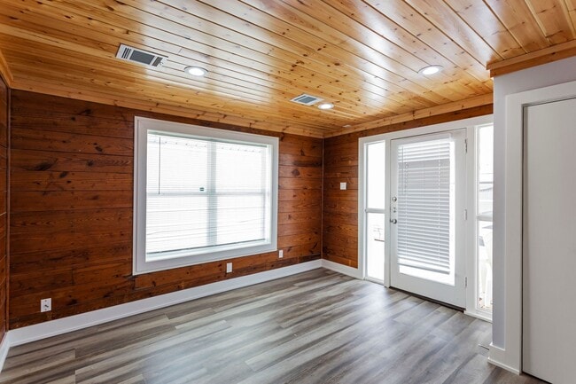 Building Photo - 2005 Portsmouth St