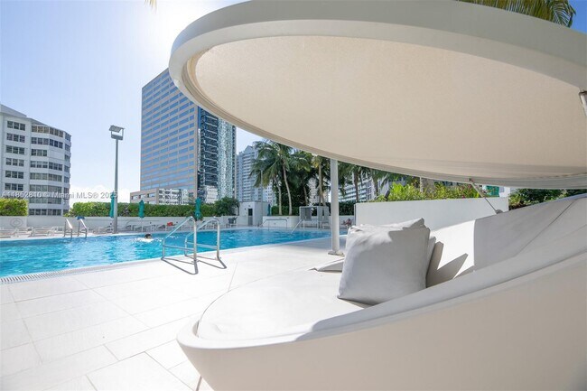 Building Photo - 951 Brickell Ave
