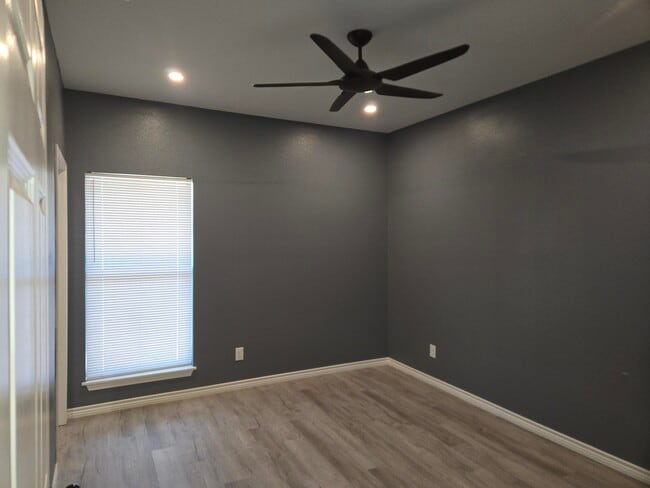 Building Photo - 409 S Steen Dr