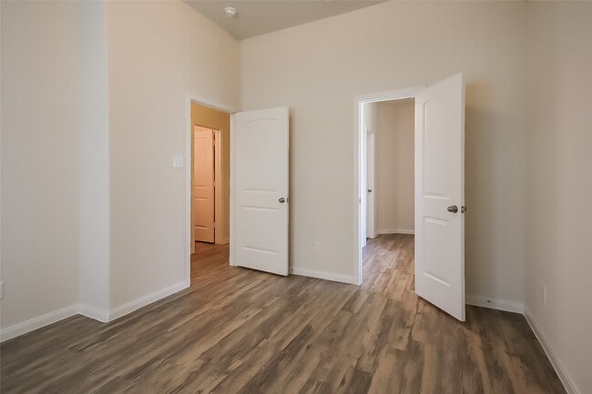 Building Photo - 705 Fallow Ln