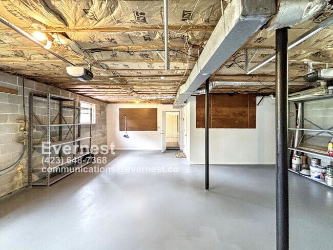Building Photo - 3-Bedroom, 2-Bathroom Home with Basement a...