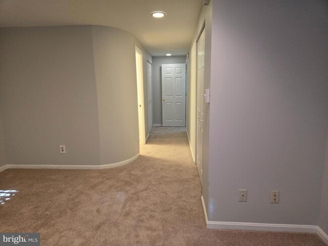 Building Photo - 20535 Strath Haven Dr