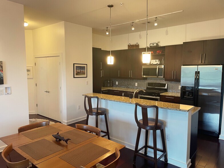 Building Photo - 870 Inman Village Pky NE