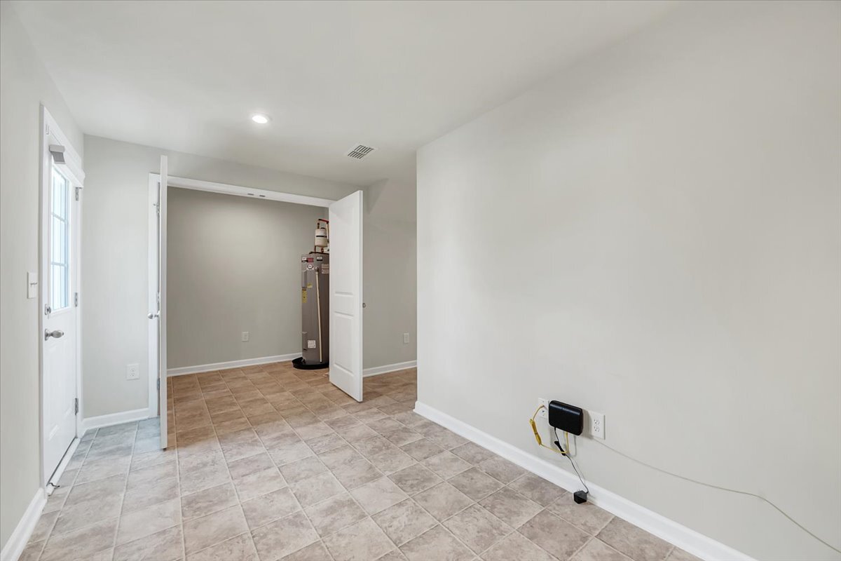 Building Photo - 5941 River Landing Dr