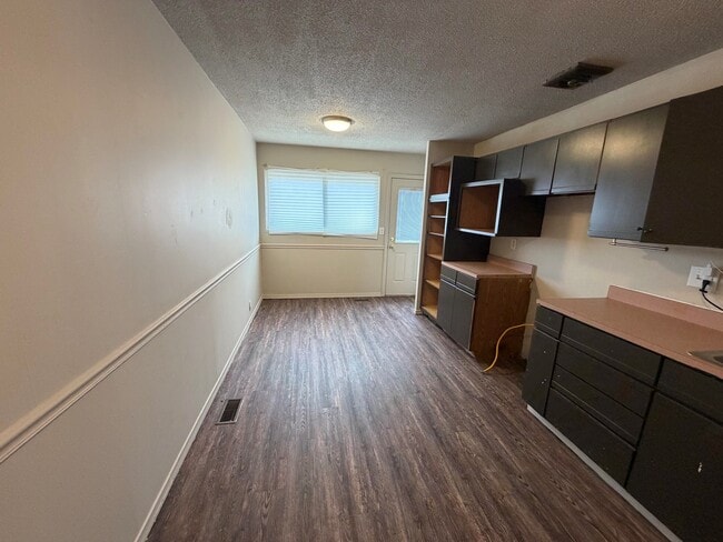 Building Photo - 1612 Crestview-