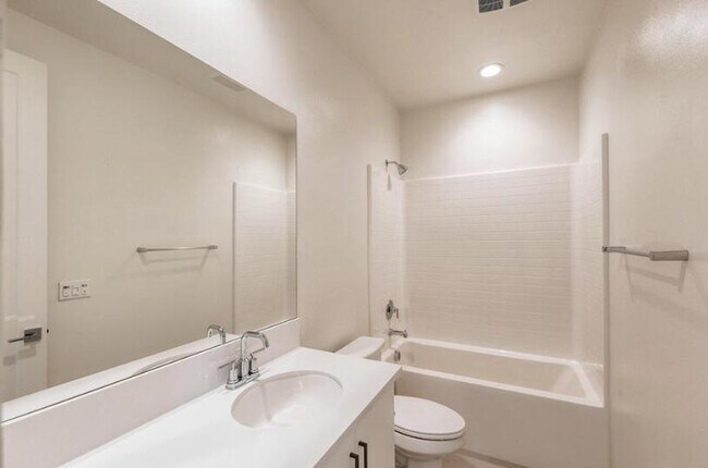 Building Photo - 80268 Whisper Rock Way