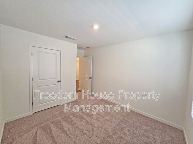 Building Photo - 660 Huyana Wind Dr